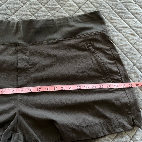 Athleta Shorts Women 24 Trekkie North Black Hiking Or Around Town Stretch L - Picture 10 of 13